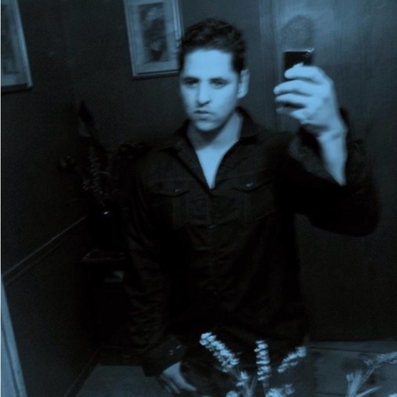 Meet your Posher, Armando sandoval - Picture 4 of 7